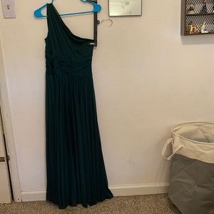 David’s bridal dress one shoulder in emerald. Worn once. Smoke free home.